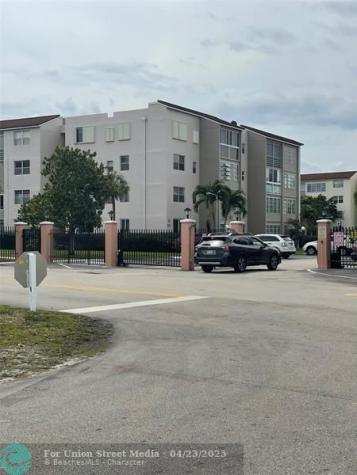 2821 Somerset Drive Lauderdale Lakes FL 33311