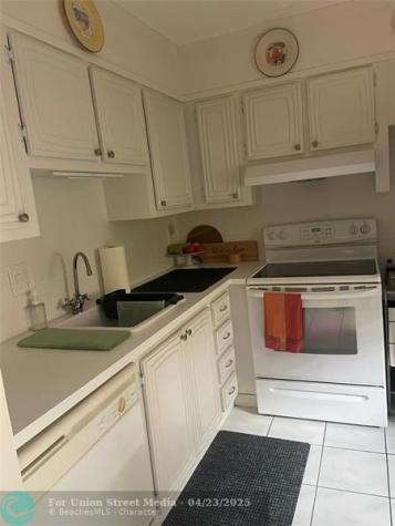 2821 Somerset Drive Lauderdale Lakes FL 33311