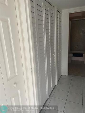 2821 Somerset Drive Lauderdale Lakes FL 33311