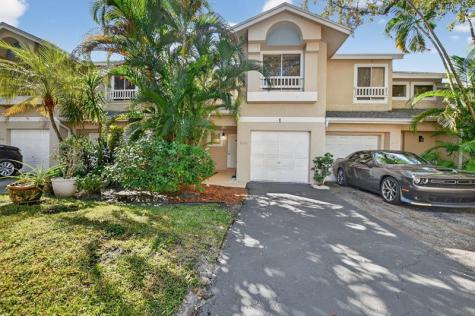 2024 Discovery Circle Deerfield Beach FL 33442