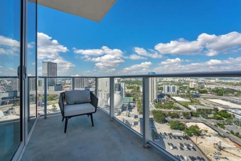 851 NE 1st Avenue Miami FL 33132