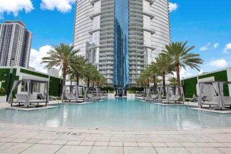 851 NE 1st Avenue Miami FL 33132