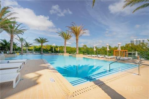 16385 Biscayne Boulevard Aventura FL 33160