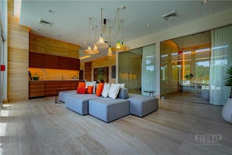 16385 Biscayne Boulevard Aventura FL 33160