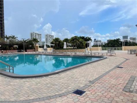 20301 W Country Club Drive Aventura FL 33180