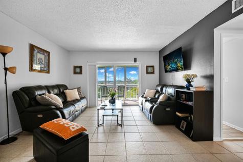 4400 Hillcrest Drive Hollywood FL 33021