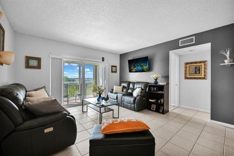4400 Hillcrest Drive Hollywood FL 33021