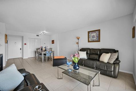 4400 Hillcrest Drive Hollywood FL 33021