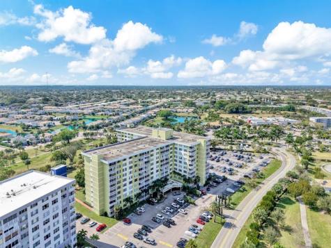 4400 Hillcrest Drive Hollywood FL 33021
