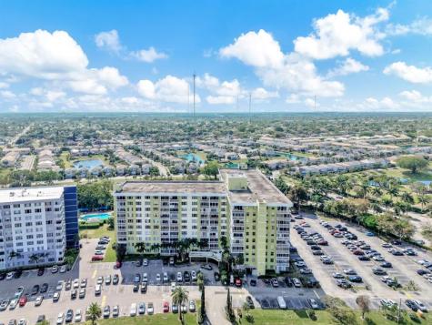 4400 Hillcrest Drive Hollywood FL 33021