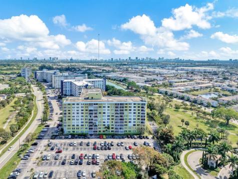 4400 Hillcrest Drive Hollywood FL 33021
