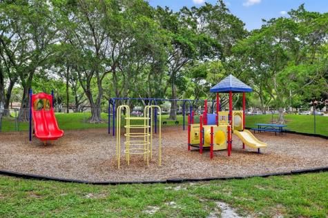2205 S Cypress Bend Drive Pompano Beach FL 33069