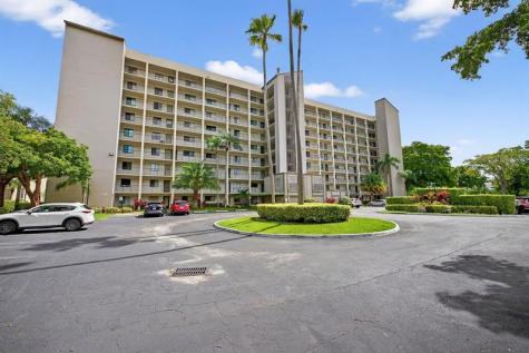 2205 S Cypress Bend Drive Pompano Beach FL 33069