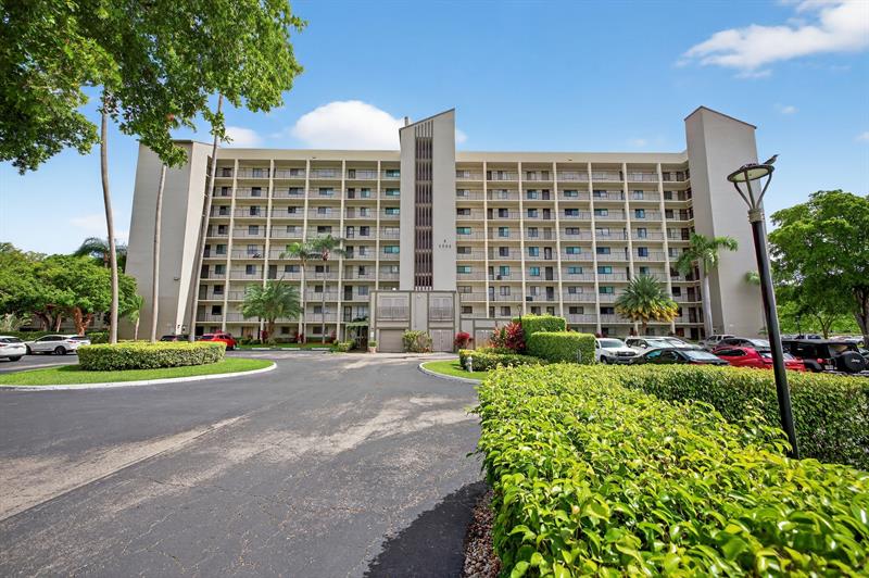 2205 S Cypress Bend Drive Pompano Beach FL 33069