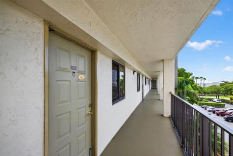 2205 S Cypress Bend Drive Pompano Beach FL 33069