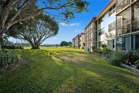 9520 S Hollybrook Lake Drive Pembroke Pines FL 33025