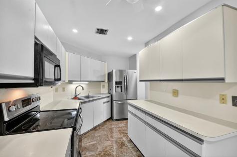 6869 Fountains Circle Lake Worth FL 33467