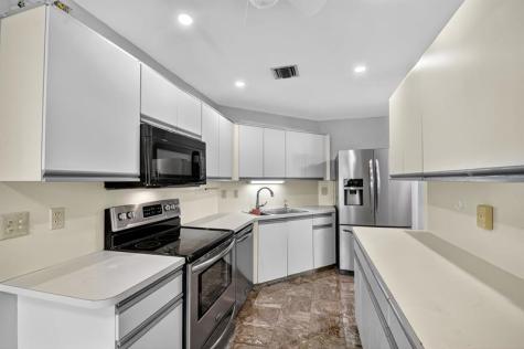 6869 Fountains Circle Lake Worth FL 33467