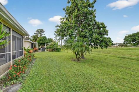 6869 Fountains Circle Lake Worth FL 33467