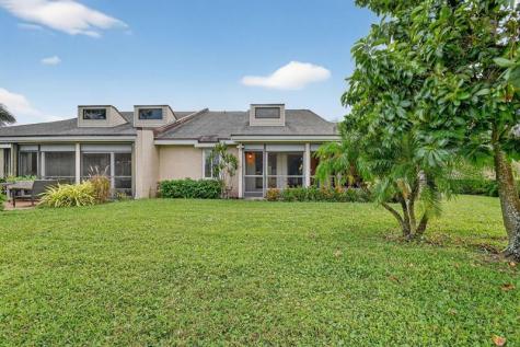 6869 Fountains Circle Lake Worth FL 33467