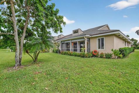 6869 Fountains Circle Lake Worth FL 33467