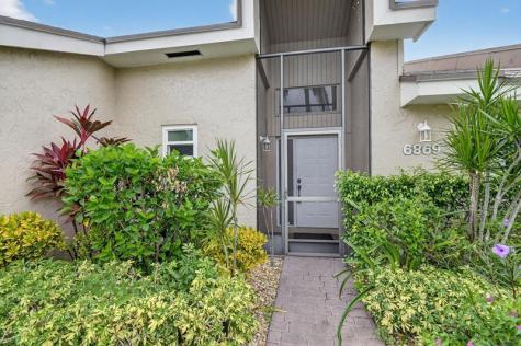 6869 Fountains Circle Lake Worth FL 33467