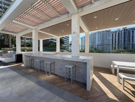 10 Venetian Way Miami Beach FL 33139