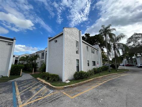 4463 Treehouse Lane Tamarac FL 33319