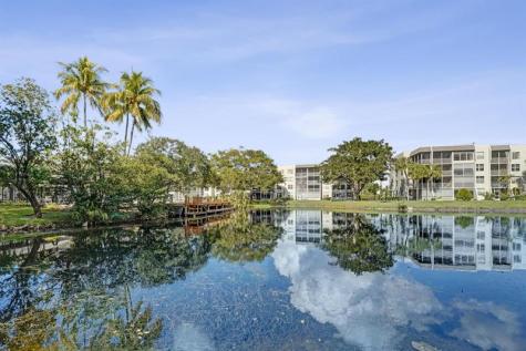 9235 Lagoon Place Davie FL 33324