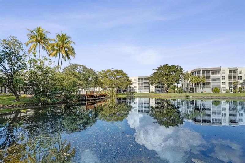 9235 Lagoon Place Davie FL 33324