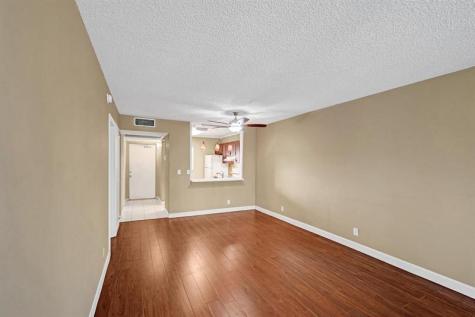 9235 Lagoon Place Davie FL 33324