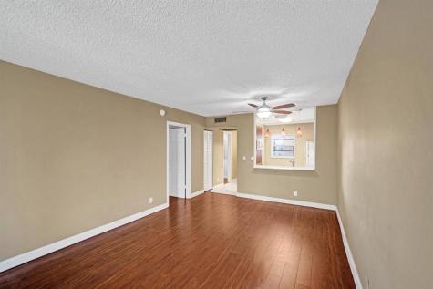 9235 Lagoon Place Davie FL 33324