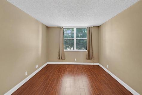 9235 Lagoon Place Davie FL 33324
