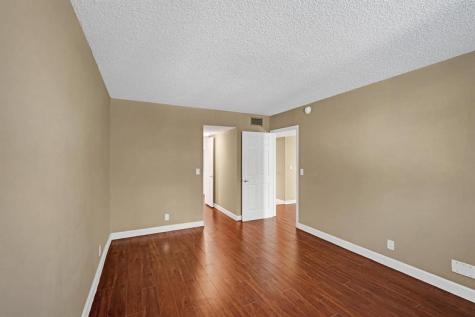 9235 Lagoon Place Davie FL 33324