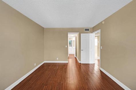 9235 Lagoon Place Davie FL 33324