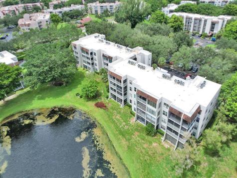 9235 Lagoon Place Davie FL 33324
