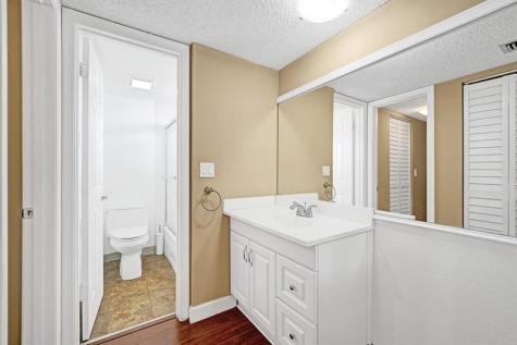 9235 Lagoon Place Davie FL 33324