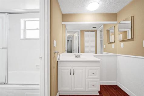 9235 Lagoon Place Davie FL 33324