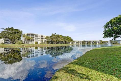 9235 Lagoon Place Davie FL 33324