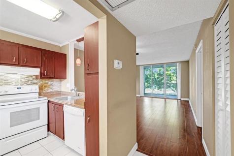 9235 Lagoon Place Davie FL 33324