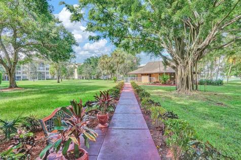 9235 Lagoon Place Davie FL 33324