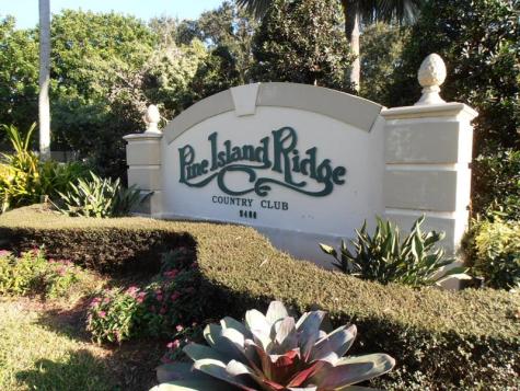 9235 Lagoon Place Davie FL 33324