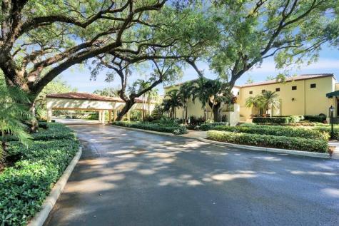 9235 Lagoon Place Davie FL 33324