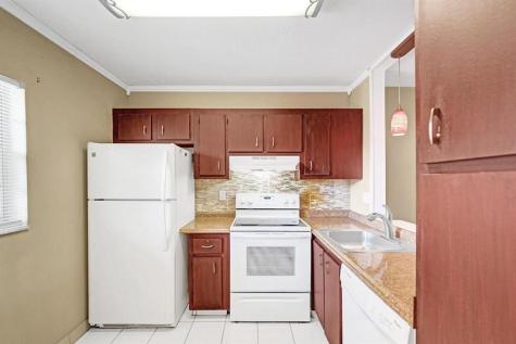 9235 Lagoon Place Davie FL 33324