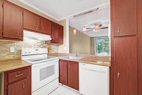 9235 Lagoon Place Davie FL 33324