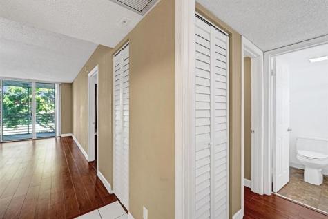 9235 Lagoon Place Davie FL 33324