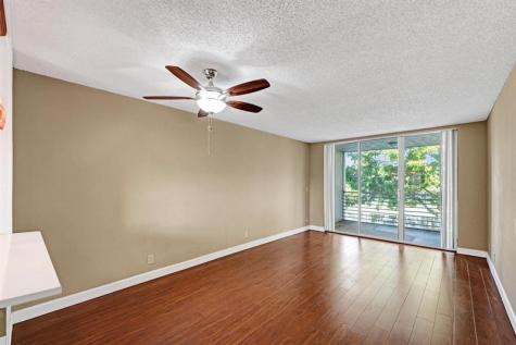 9235 Lagoon Place Davie FL 33324