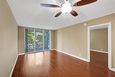 9235 Lagoon Place Davie FL 33324