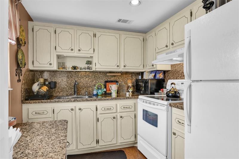 220 Flanders E Delray Beach FL 33484