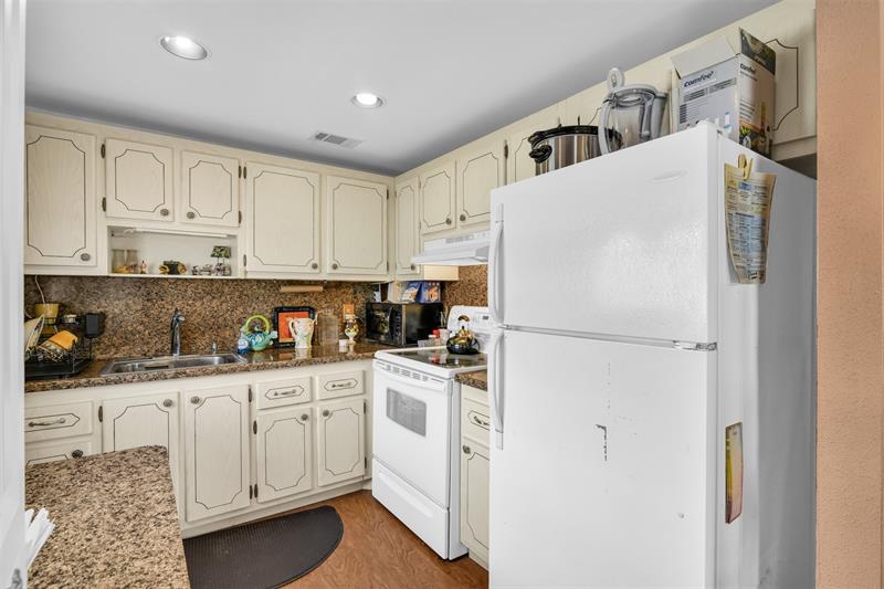 220 Flanders E Delray Beach FL 33484